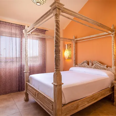 Отель Zahara Sol *